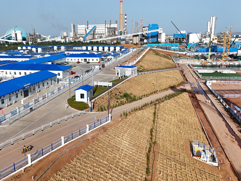 中煤西北能源烏審旗煤電一體化工程臨建區(qū)護(hù)坡綠化工程